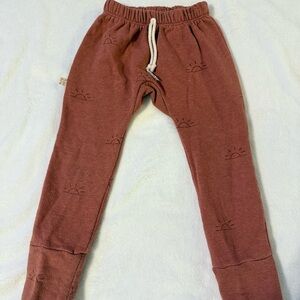 Skinny Joggers in rust color with sunset print